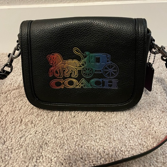 Coach Handbags - Preowned Coach Saddle Bag With Horse and Carriage